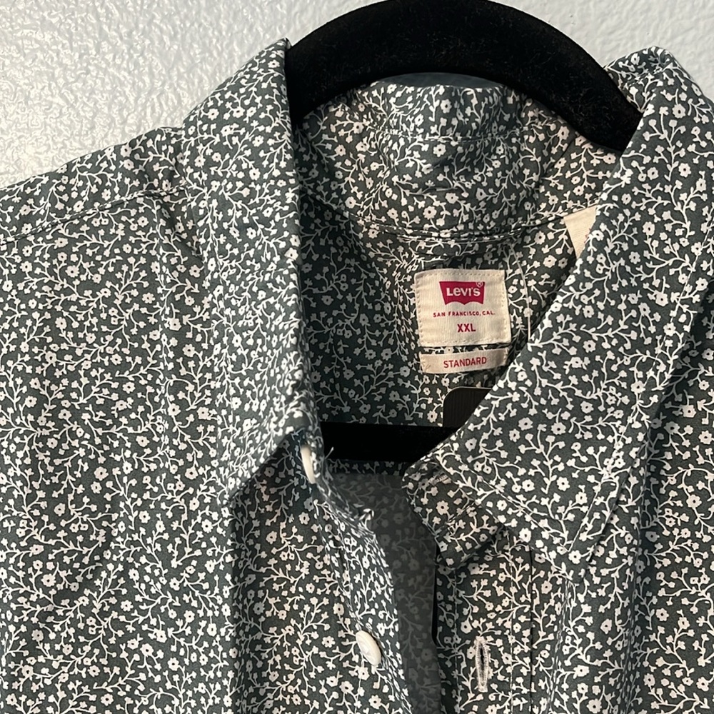 NWT LEVI'S | Green and White Floral Print Button Up Shirt - Picture 3 of 5